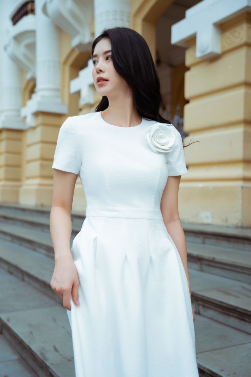 Sixdo White Midi Woven Dress With Flower